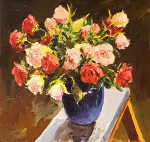 Rob Jacobs schildert doek van 42x40cm acryl-oilpanel tijdens het stilleven van rode en roze rozen in een blauwe vaas.